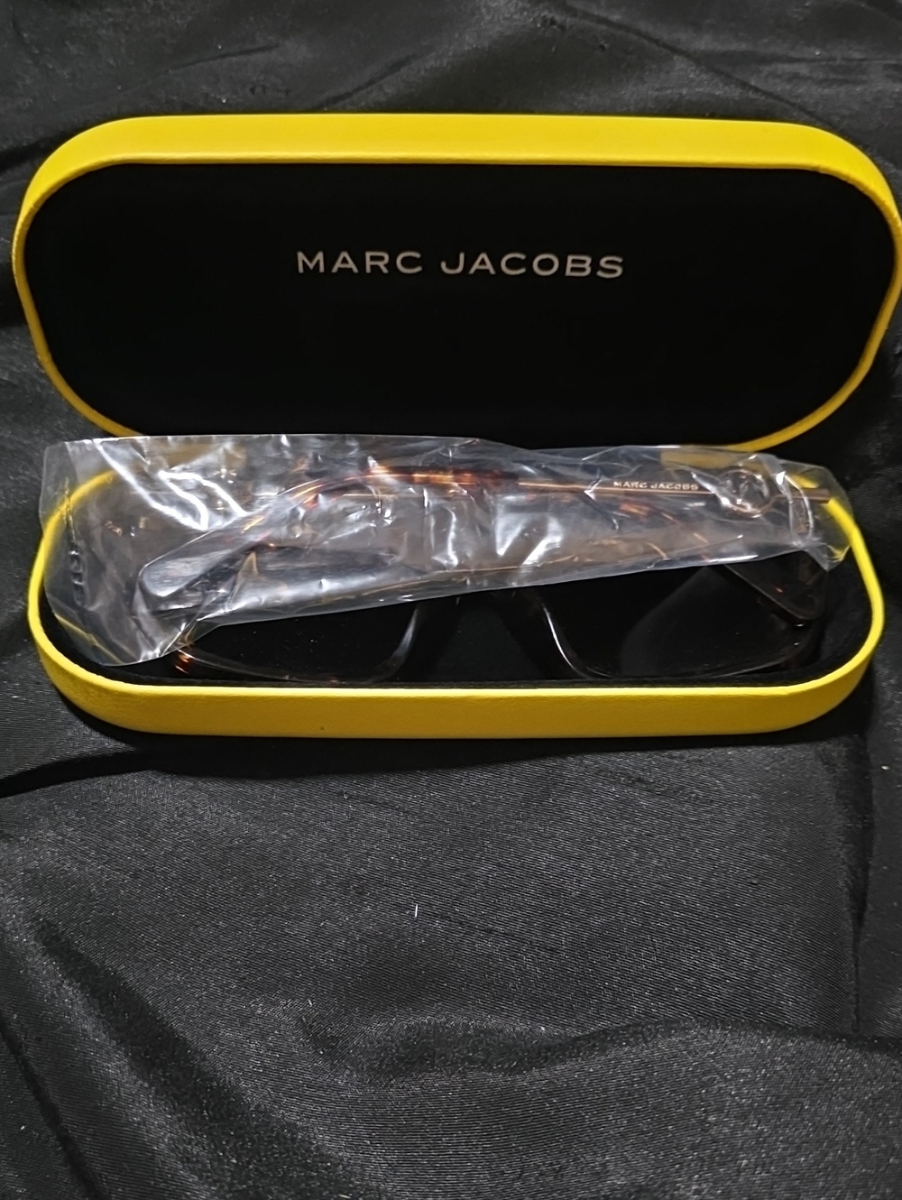 BRAND NEW Marc Jacobs Yellow Hard Case Sunglasses with Tortoiseshell Frames